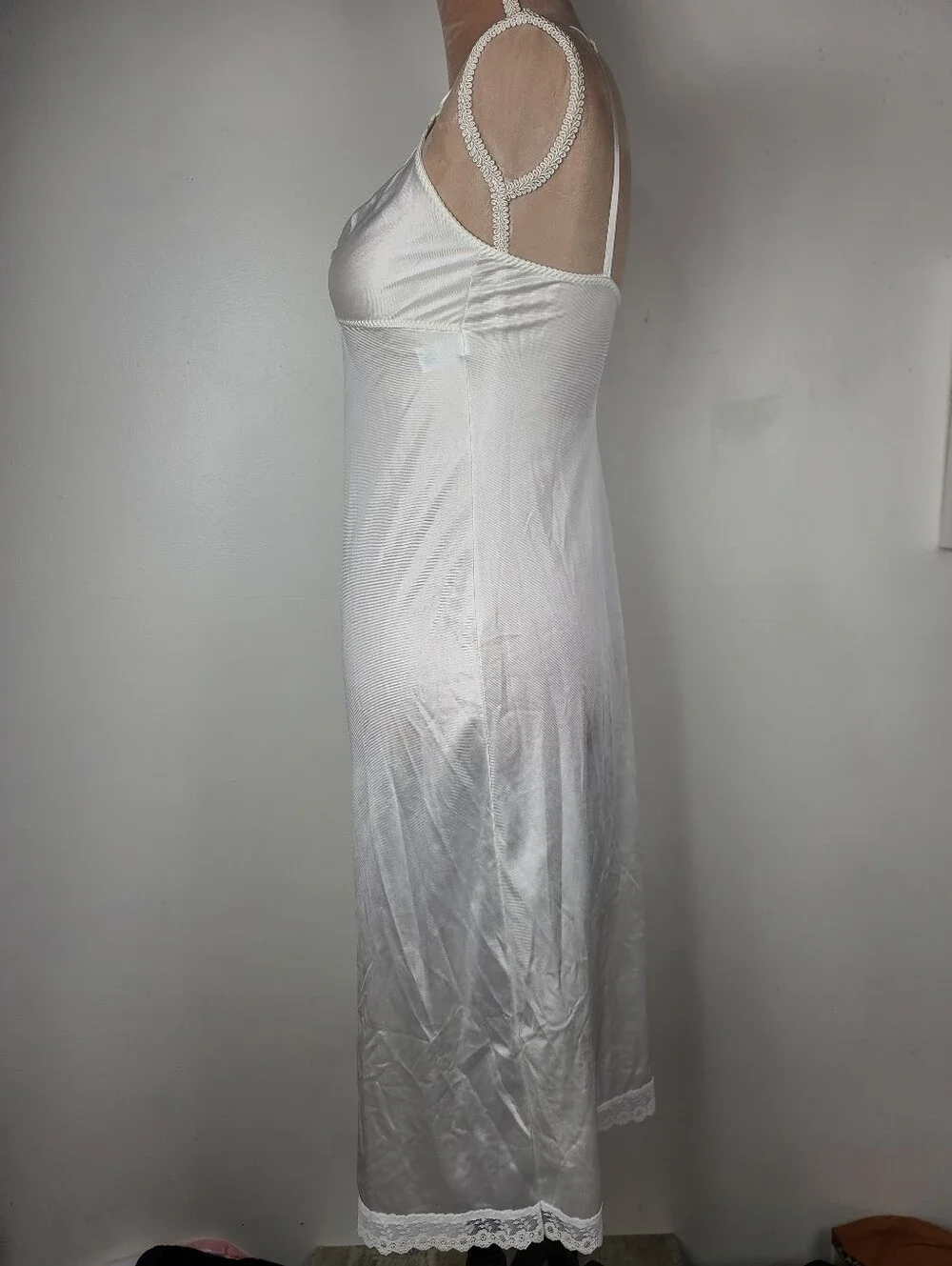 Vintage ILGWU Ivory White Nylon Lace Trim Midi Full Slip Retro Lingerie 32 - Picture 5 of 16